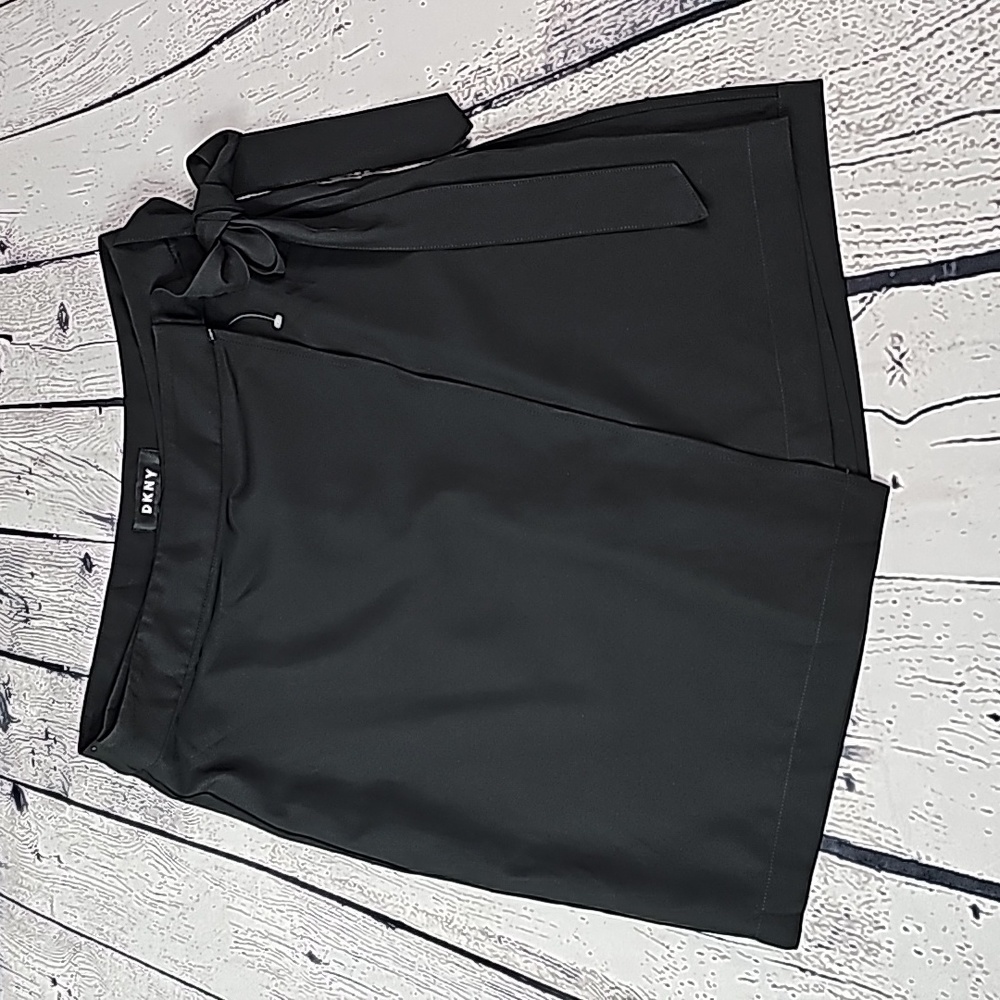 NWOT DKNY Women's Black Wrap Skort Tie Front Back Drape Black Size 00